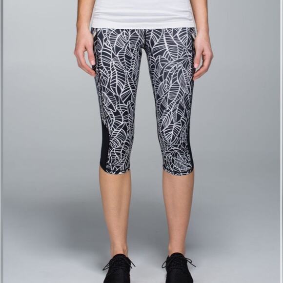 Lululemon Run A Marathon Crop II
Pretty Palm Black Angel Wing - Picture 4 of 7